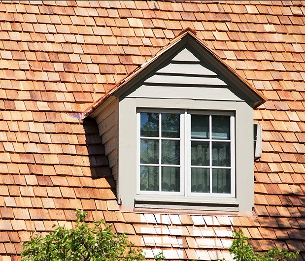 Cedar shake roofing: close-up